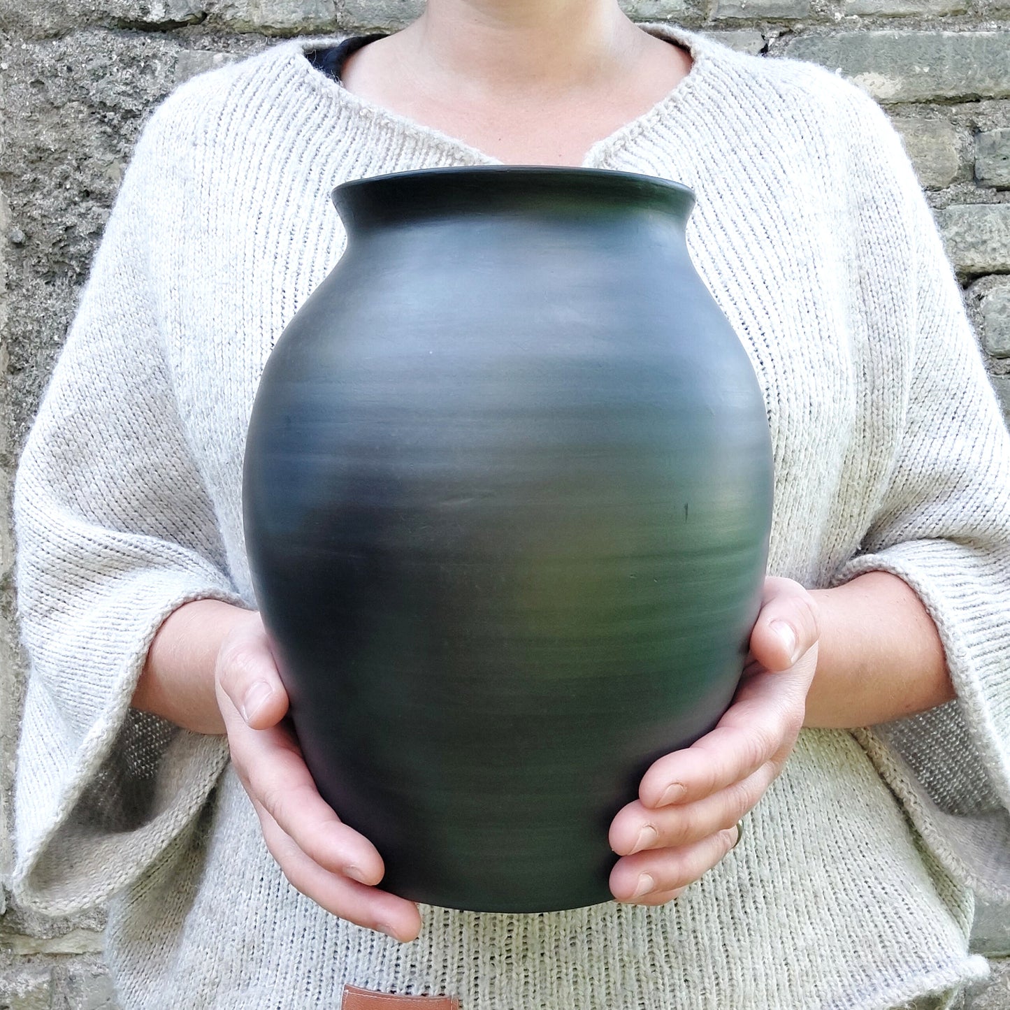 Liela vāze ar sarkanu glazūru 3,8L